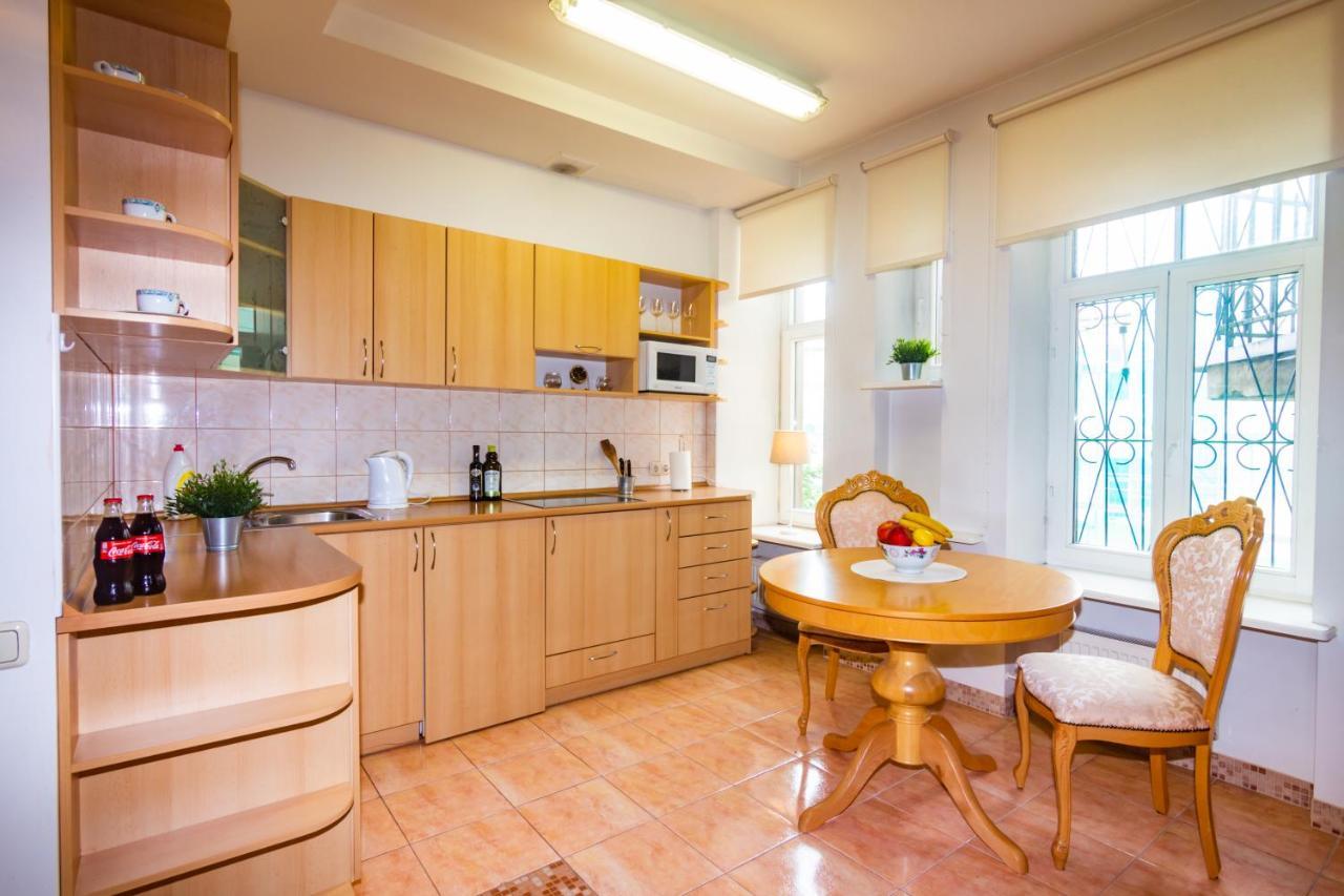 Classic Style Apartment In The Center Of Riga Exterior foto