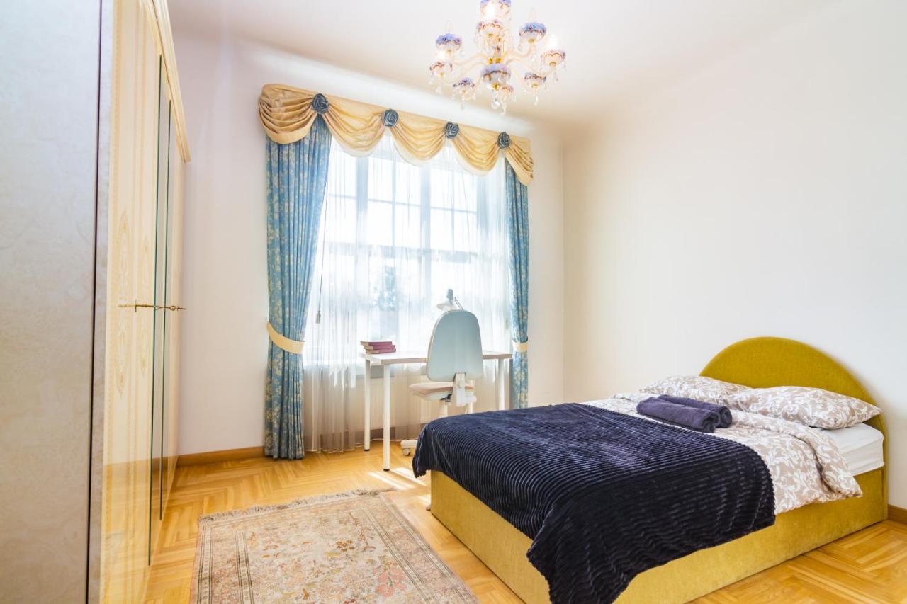 Classic Style Apartment In The Center Of Riga Exterior foto