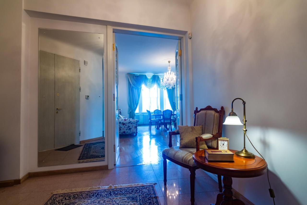 Classic Style Apartment In The Center Of Riga Exterior foto